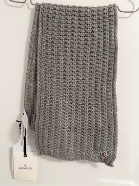 Moncler Light Gray Knit Scarf